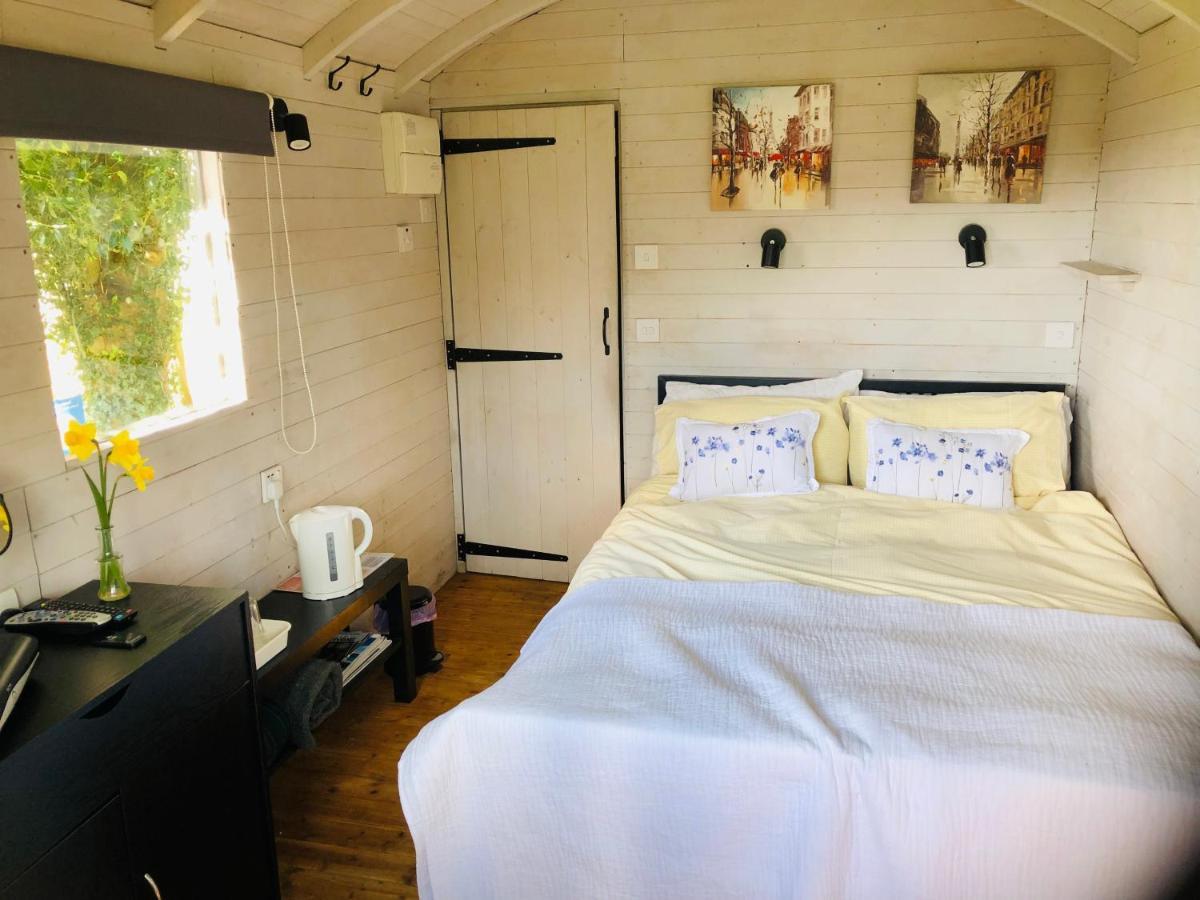 The Cherry Tree Gypsy Wagon บันเบอรี ภายนอก รูปภาพ